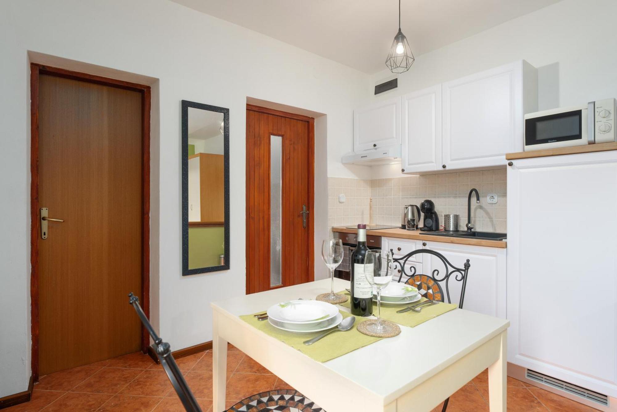 Studio Apartment فيرسار المظهر الخارجي الصورة